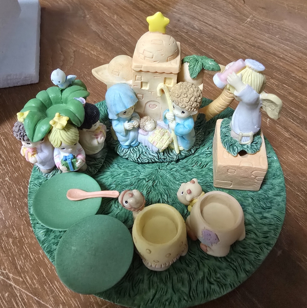 Precious Moments Miniature Nativity Set W/box